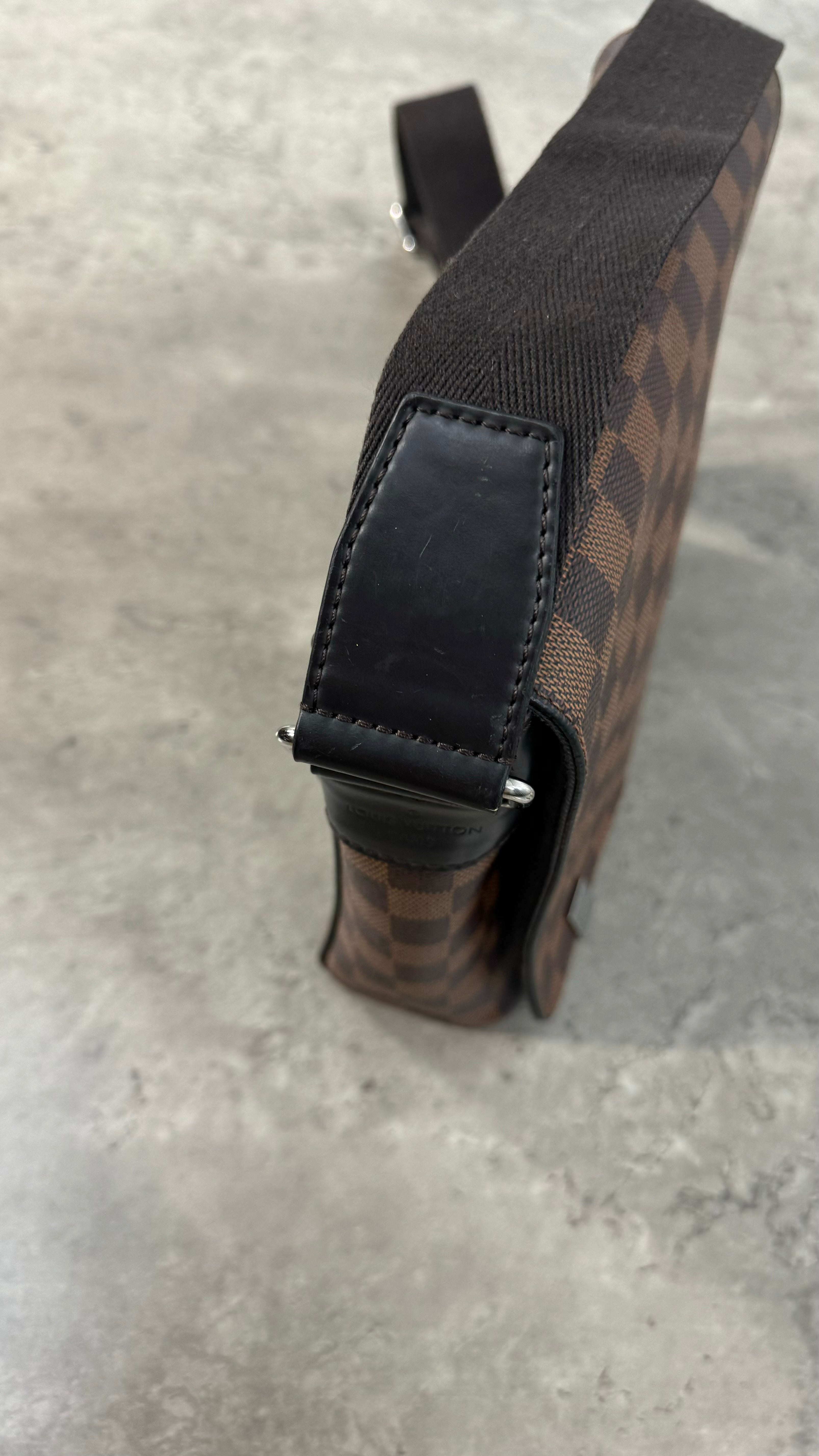 Louis Vuitton Brown Damier PM messenger bag￼