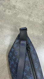 Louis Vuitton Discovery PM Bumbag in blue Monogram Shadow calfskin Learher