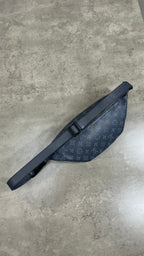 Louis Vuitton Discovery PM Bumbag in blue Monogram Shadow calfskin Learher